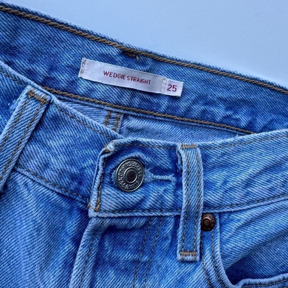 Levi’s Wedgie Straight Light Wash Raw Hem Button Fly High Rise Jeans Size 25 - Picture 3 of 14